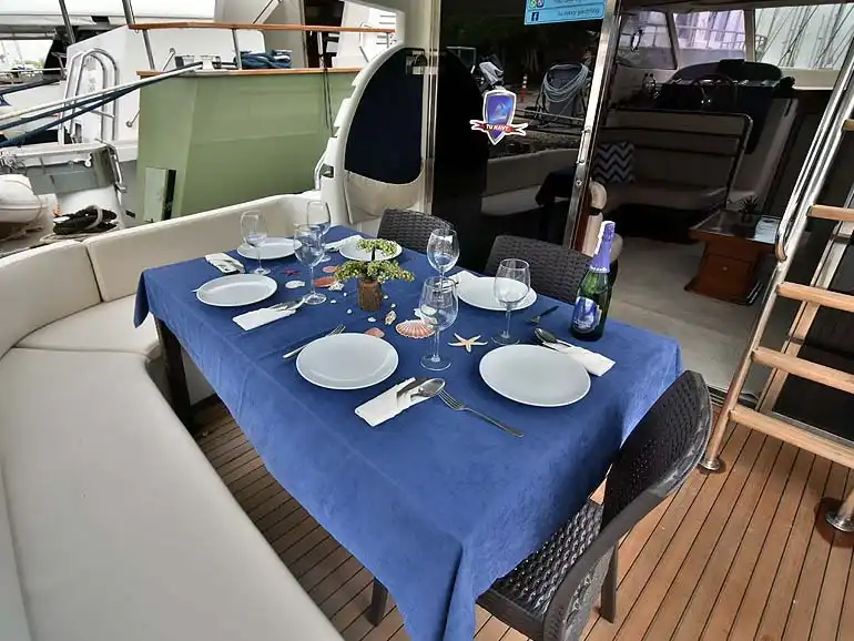 TU NAVY 3-YACHT
